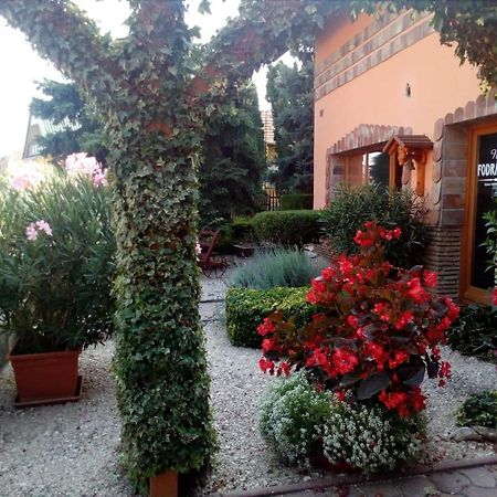 Chloe Apartman Szigetvar Exterior photo