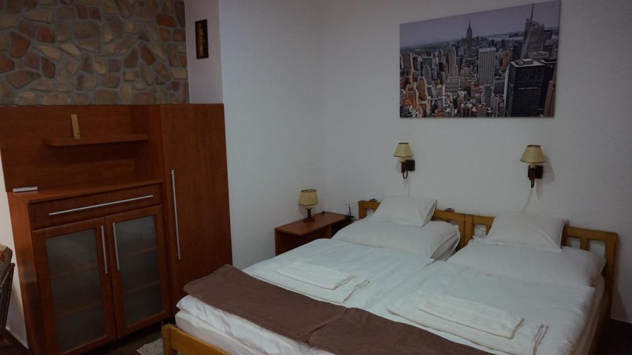 Chloe Apartman Szigetvar Exterior photo
