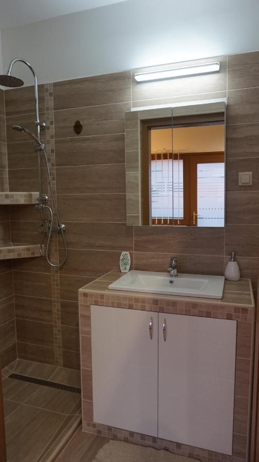 Chloe Apartman Szigetvar Exterior photo