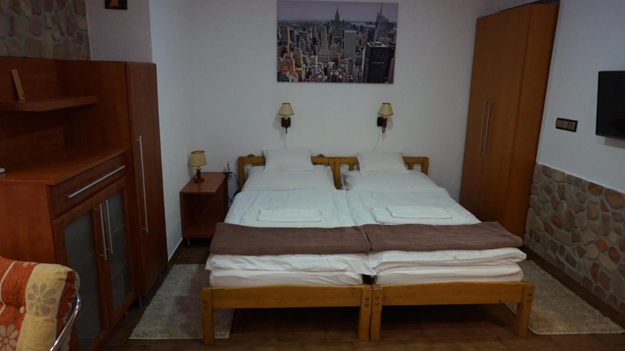 Chloe Apartman Szigetvar Exterior photo